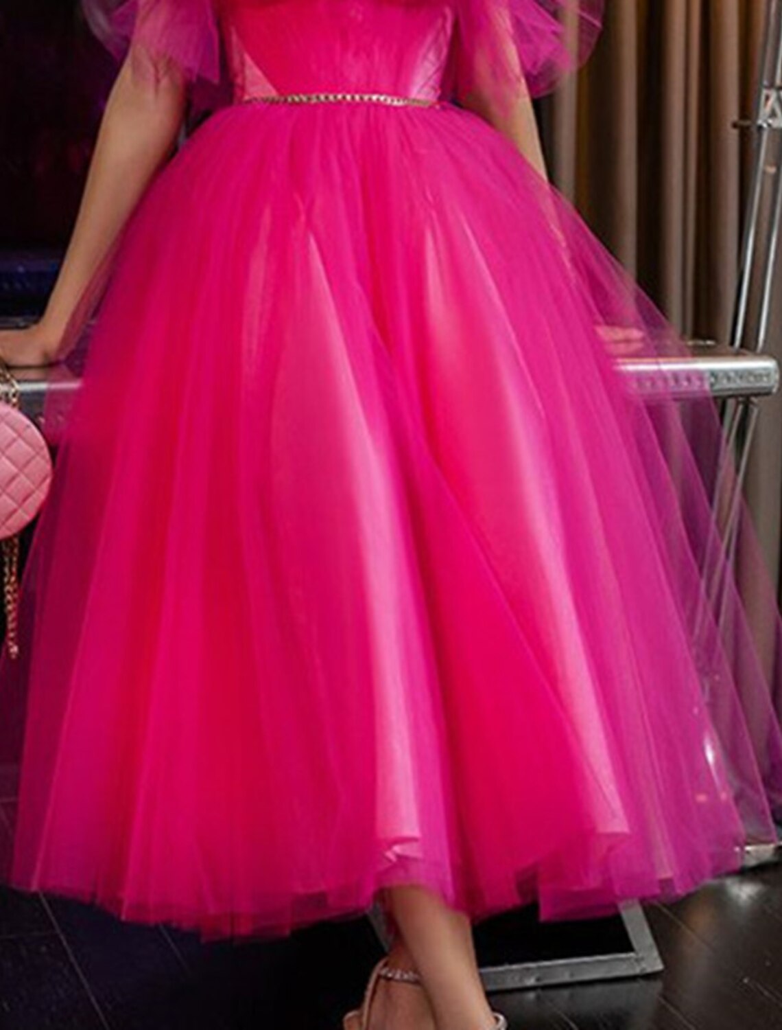 Abito da sera a trapezio, elegante, da invitare a nozze, lunghezza tè, senza maniche, senza spalline, in tulle con pieghe